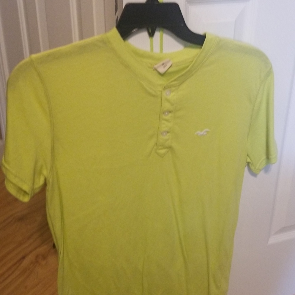 Hollister button tee
